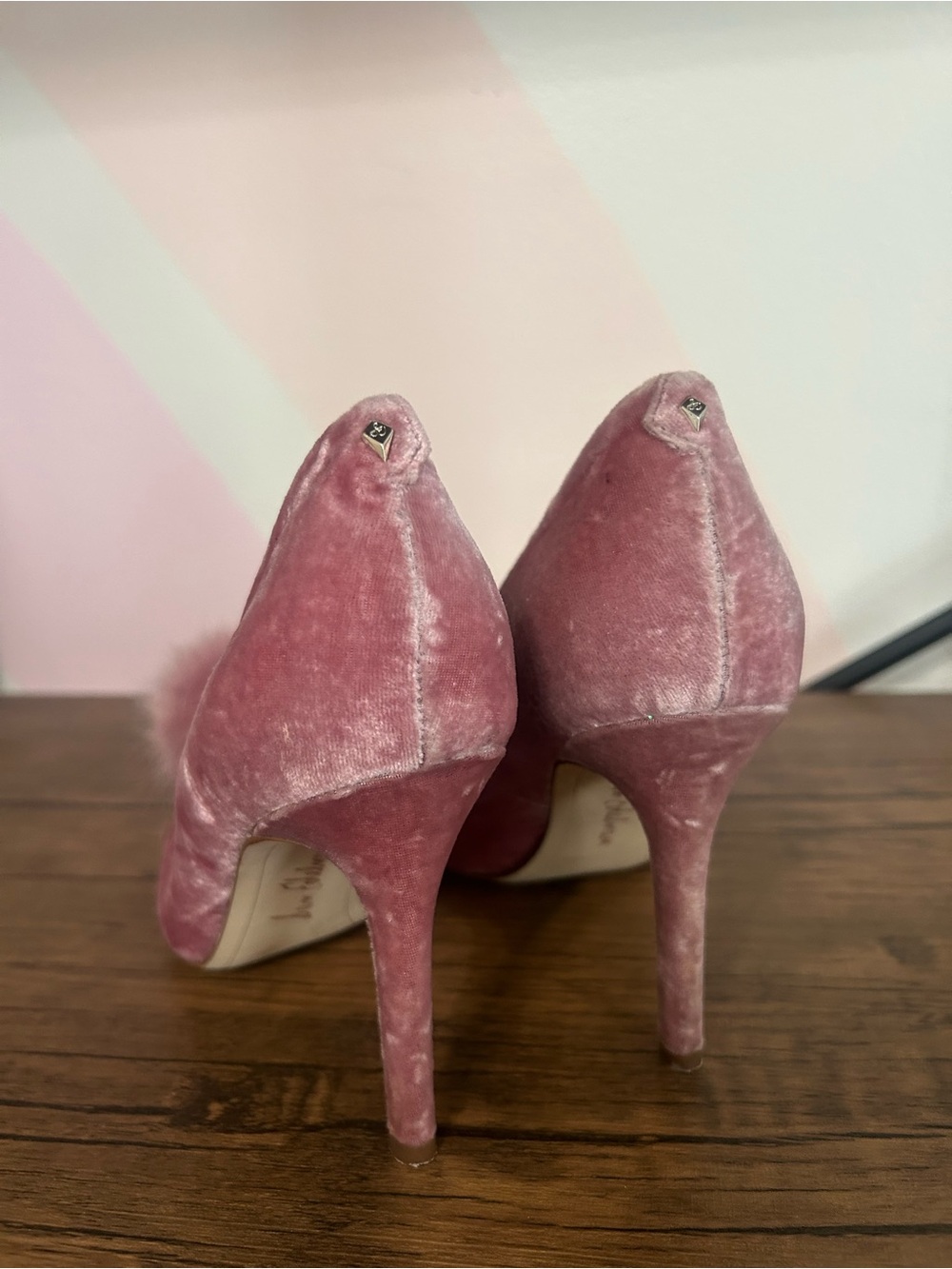 Pink Sam Edelman Haroldson velvet pumps with a pointed toe and fur pom-pom sz 6 - Picture 5 of 11